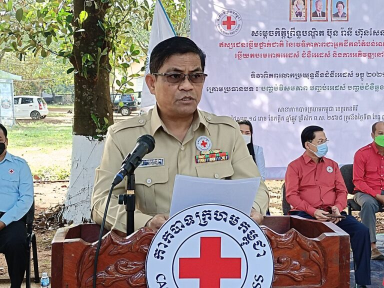 សាខាកាកបាទក្រហមខេត្តរតនគិរីណែនាំពលរដ្ឋរស់នៅជាមួយជំងឺអេដស៍ត្រូវថែរក្សាសុខភាពឲ្យបានល្អដើម្បីបញ្ឈប់ការរាតត្បាតជំងឺអេដស៍