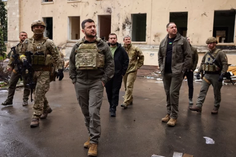 លោក Zelensky ទទួលស្គាល់ថា ការប្រយុទ្ធទប់ រុស្ស៊ី នៅតំបន់ភាគខាងកើតពិតជាលំបាក