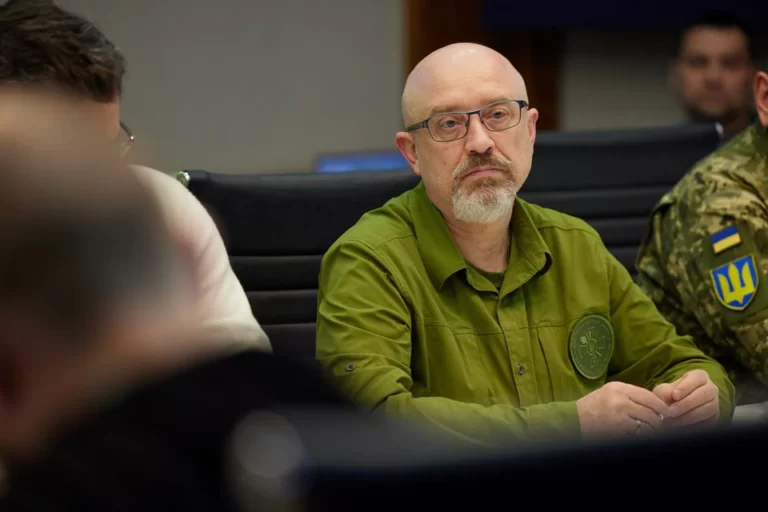 អ៊ុយក្រែន ទទួលបានមីស៊ីល Harpoon និងកាំភ្លើងធំ howitzers ខណៈទីក្រុង Lyman ធ្លាក់ចូលក្នុងដៃរុស្ស៉ី