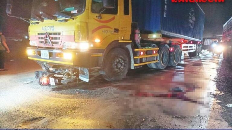 បុរសម្នាក់ដួលម៉ូតូត្រូវរថយន្តកិនស្លាប់នៅកំពង់ស្ពឺ