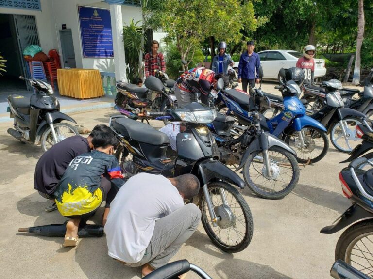 ក្រុមក្មេងទំនើងបង្ហោះម៉ូតូ និងកែច្នៃបំពង់ស៉ីម៉ាំងឮខ្លាំង ក្រុងសិរីសោភ័ណ ត្រូវសមត្ថកិច្ចចាប់ខ្លួន៣៣នាក់